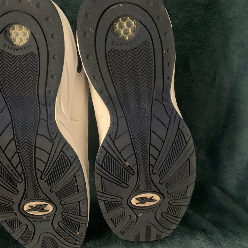 REEBOK HEXALITE VINTAGE 2000 Size 9 1/2 white with navy blue accents. Worn twice - Picture 2 of 8